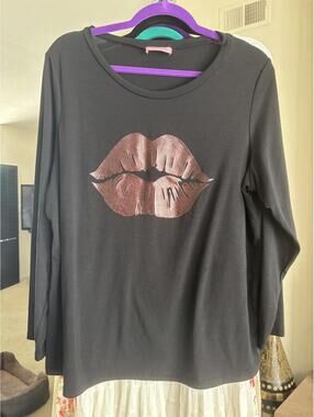 Ragdoll Black Long Sleeve Shirt with Metallic Lip Print XL